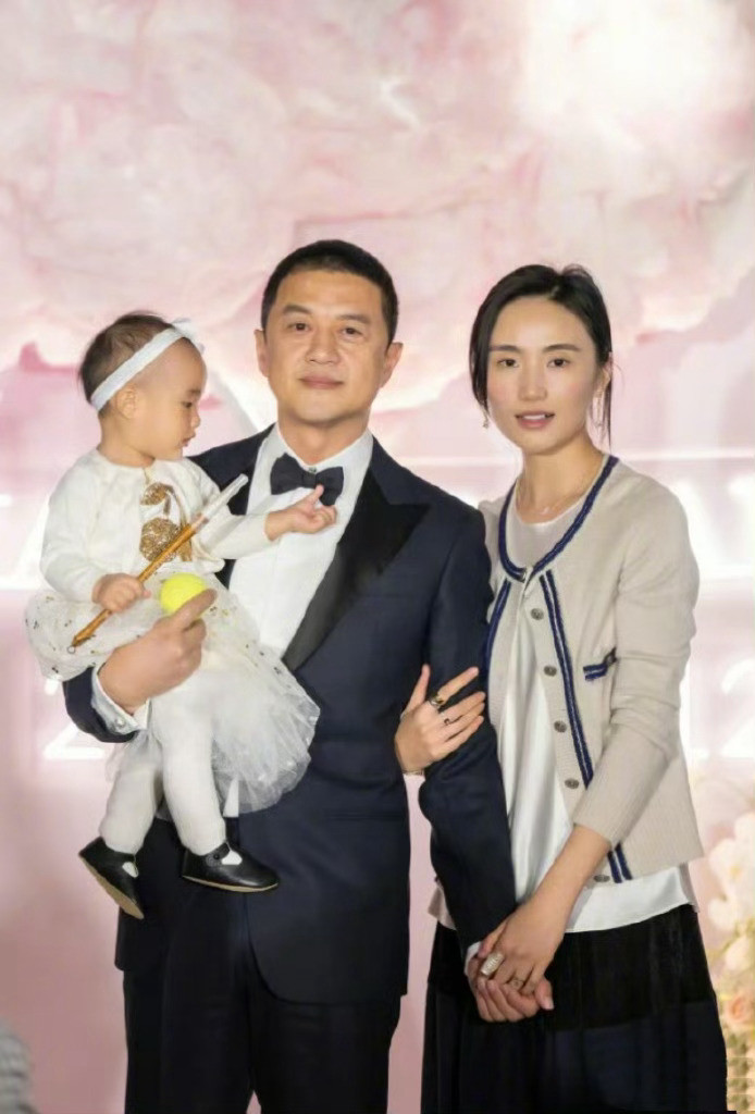 李亚鹏离婚李亚鹏演戏演的挺好，主要是这些年投资失利…​​​