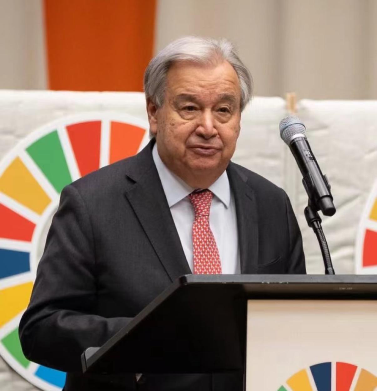 这不是战争，这是一次被包装成“执法”的世界级示威。当联合国秘书长终于开口时，