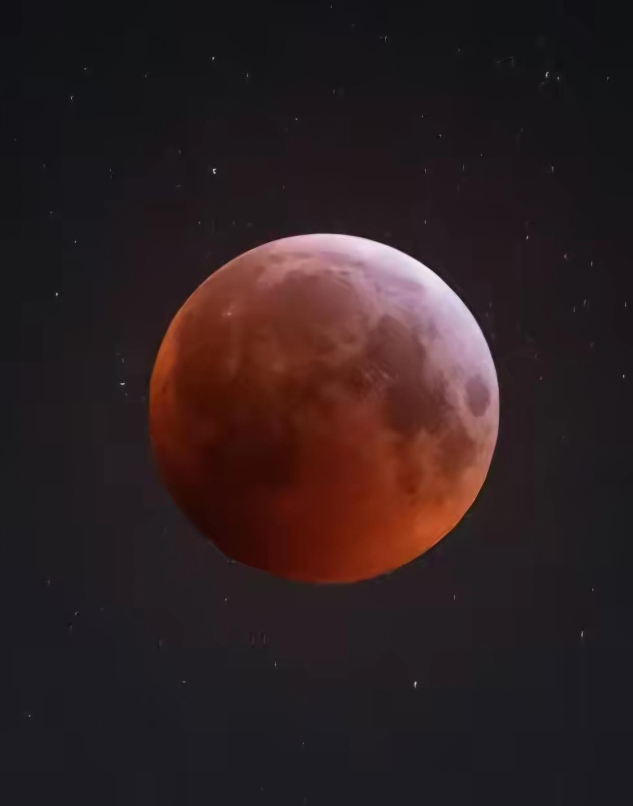 王铎：昨夜凌晨的“红月亮”很美凡是经过一阵天文观测，我们都要想一想相关的一些