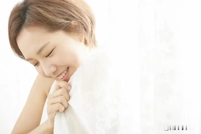而且温柔的女人情绪稳定，不会轻易发脾气，和她们相处，男人会感觉特别放松。在生活里