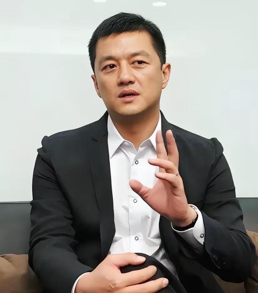李亚鹏直播哭了，自爆十年前跟黄晓明借钱，黄晓明只回了四个字，至今再也没提过。