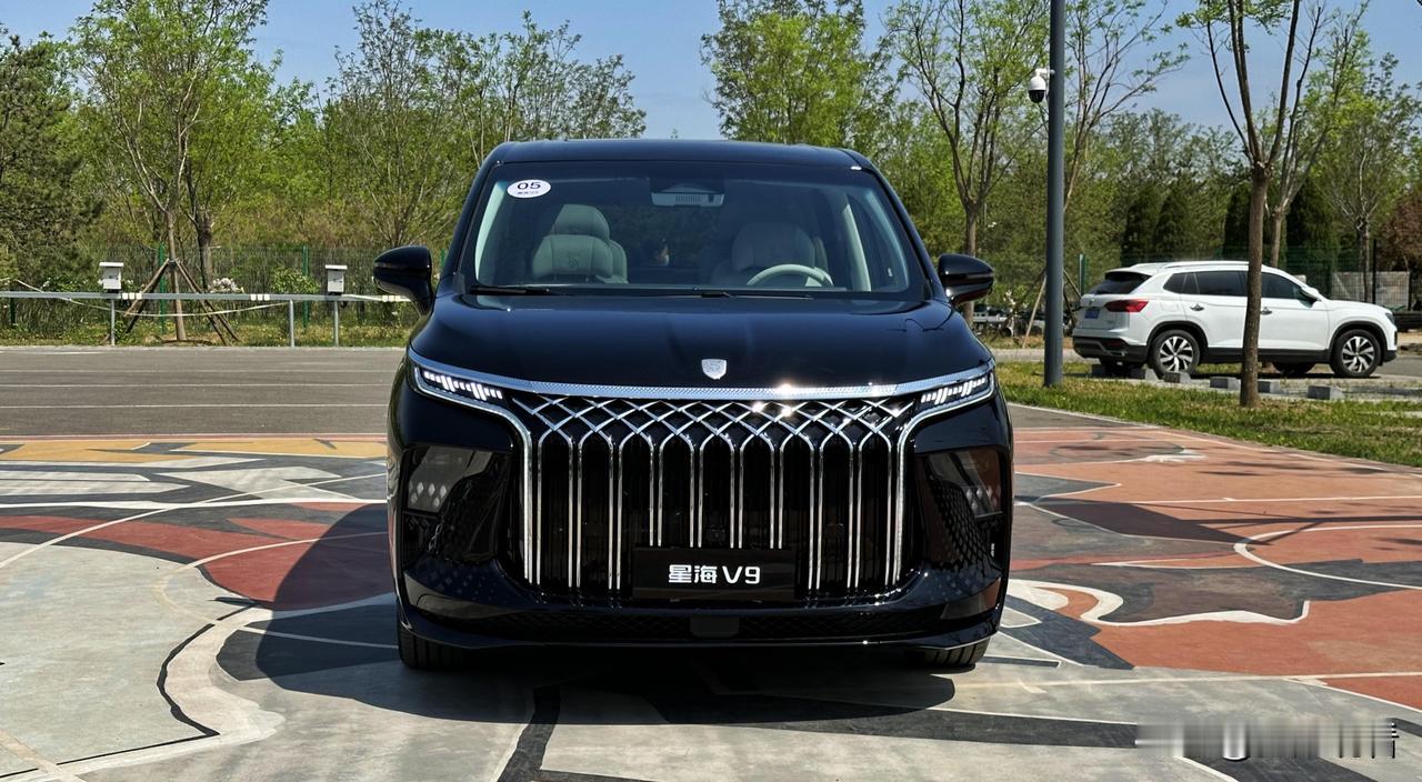 今天必须给大家唠唠MPV界的“价格刺客”—星海V9，它的出现，直接把豪华MPV的