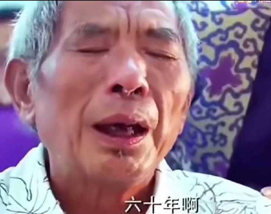 感动泪目！台湾老兵包机回大陆，嚎啕大哭长跪不起！这是一架特殊的飞机，它