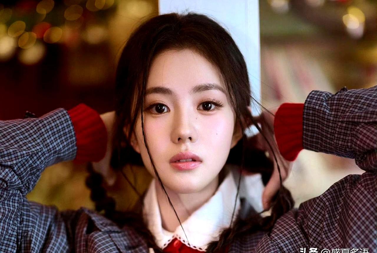 深夜在巴黎埃菲尔铁塔下遛弯儿，居然撞见了刘浩存！这事儿一传开，立马把她送上热搜