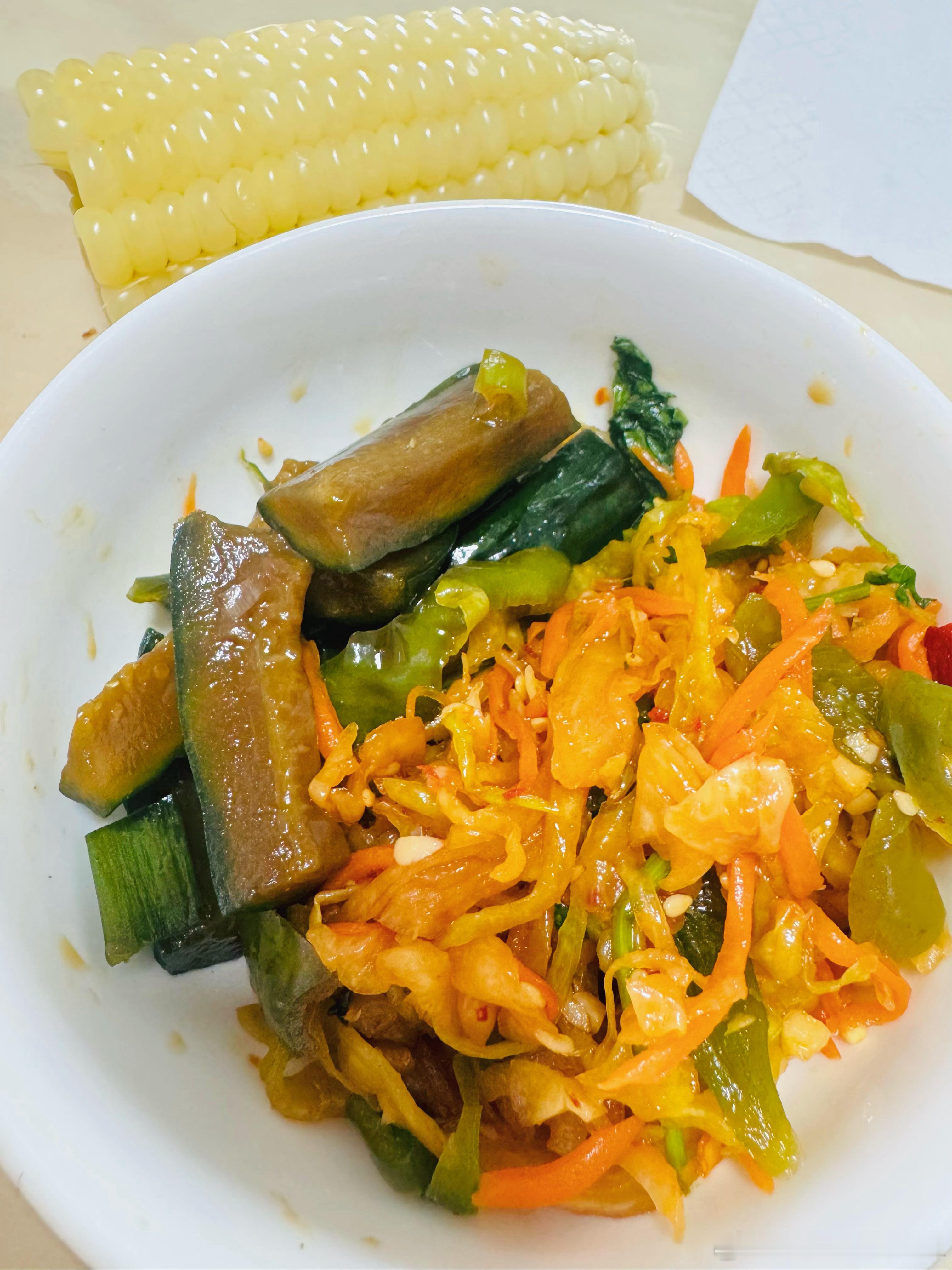 东北人的入秋的咸菜🥗（本人亲手制作）➕甜甜的玉米🌽[抱抱]​​​