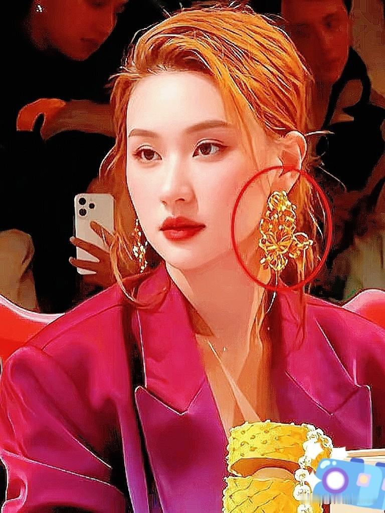 明眼人都知道何超莲现在估计比吃了苍蝇还难受。她原本觉得，自己有钱有颜，就算恢复