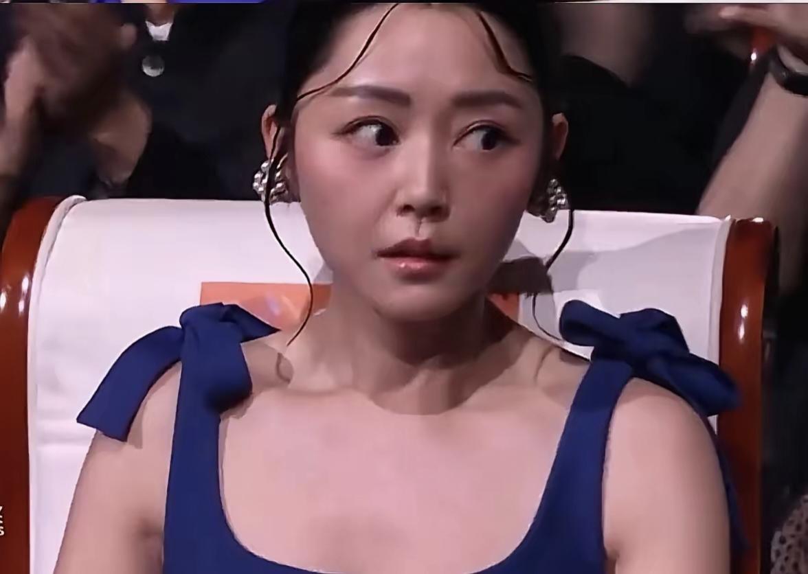 百花奖最佳女主角爆冷，卫诗雅意外获奖，紧张激动尴尬全写在脸上拿奖这事儿，有人等