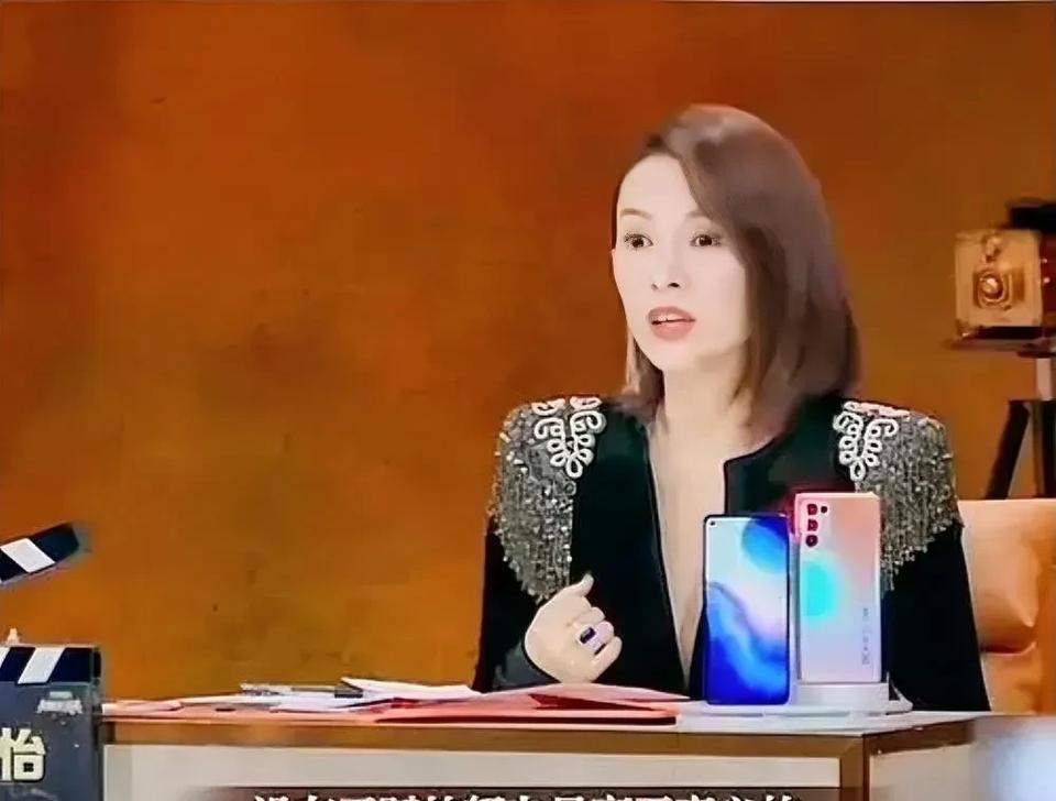 章子怡说，这几年总有人问我为什么老去演技综艺当导师，其实我刚开始挺犹豫的，毕竟以