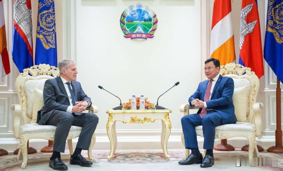 11月28日，柬埔寨农林渔业部长邓迪那和加拿大驻柬大使克里斯蒂安·德罗什的一场会