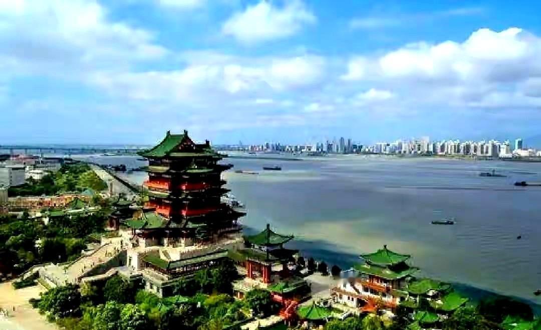 石家庄、南昌，两座GDP8000亿左右的省会城市。谁更有后劲？从人均上看，石