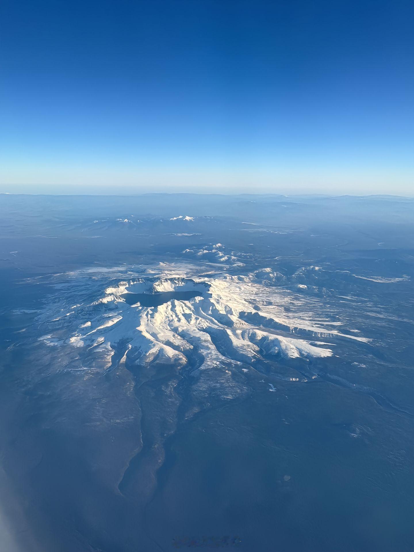亲眼目睹，长白山天池奇观！人生一瞥，有幸见证自然之美，绝美瞬间，说服你共赴这场视