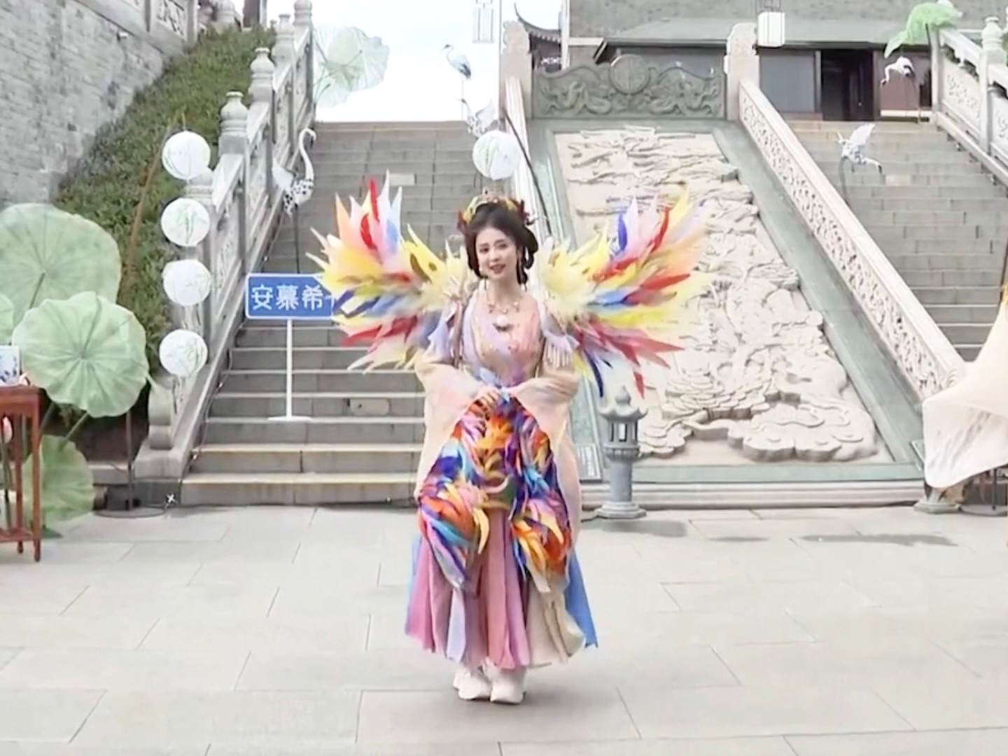 点开声音好吗“大家好～我是今天的老二～彩凤～”“拜～～～拜～～～～”