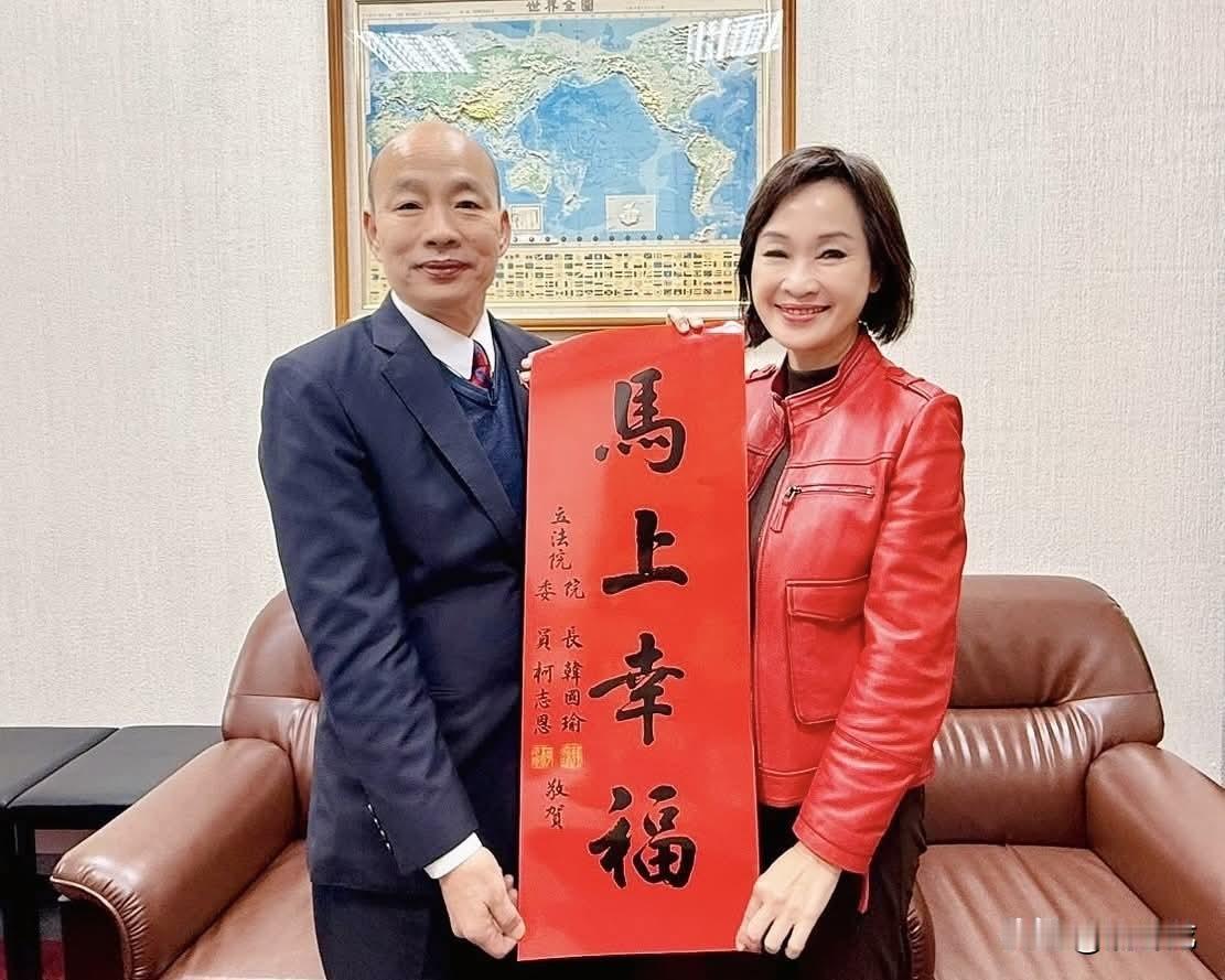 真是没有对比就没有高下，韩国瑜和马英九的毛笔字不分伯仲，而蔡英文写的毛笔字简直“