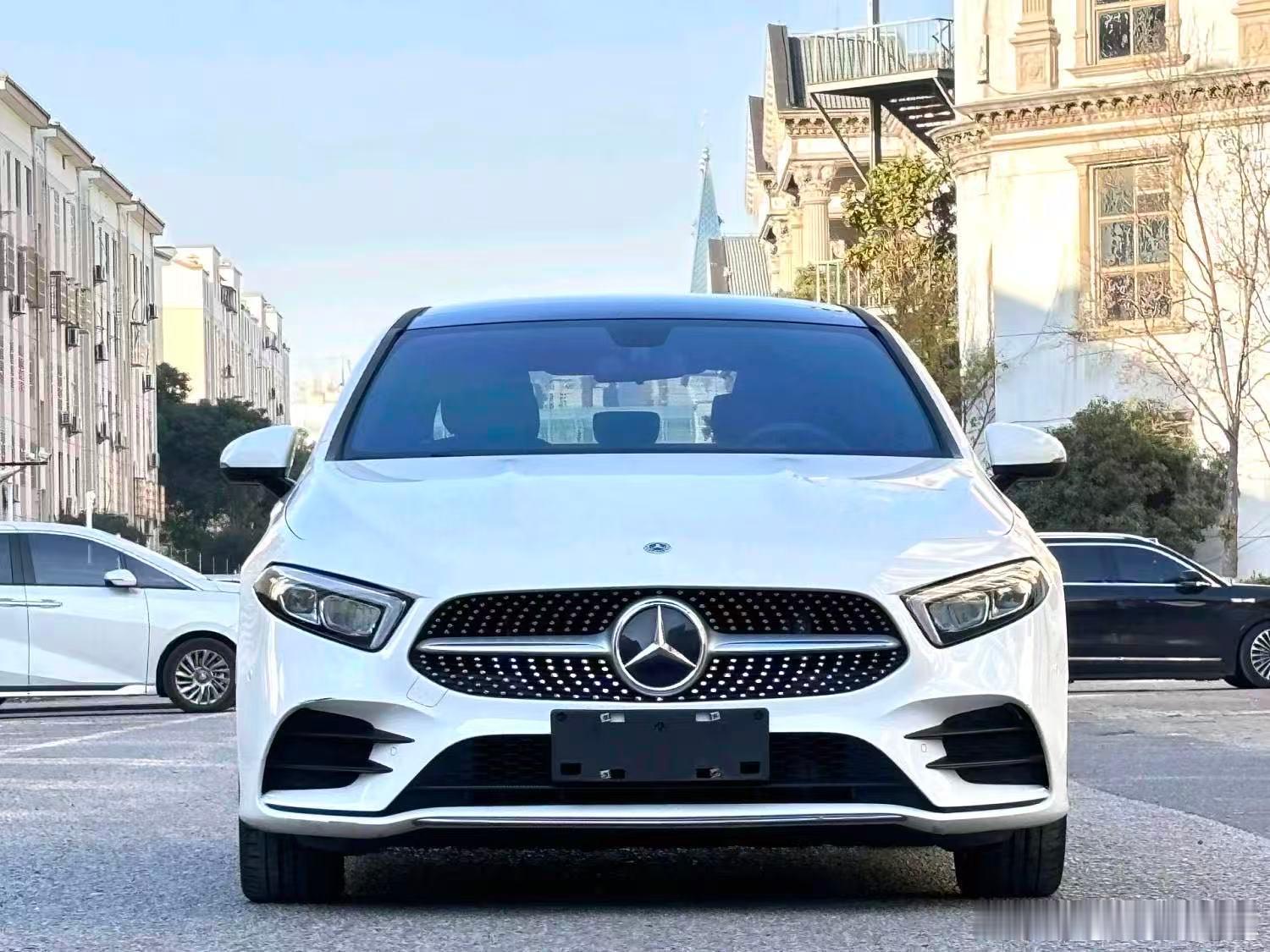 2021年上牌奔驰A级A200L，本地女士一手车，0过户，实表3万公里，原版原漆