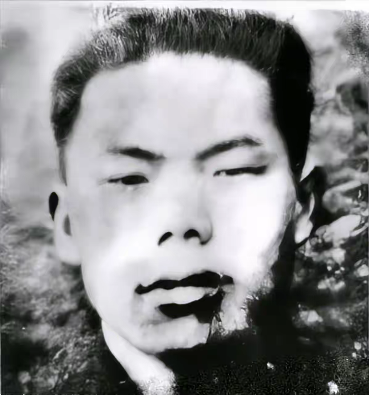 1952年深夜，朝鲜战场上志愿军战士都在熟睡，唯有一名战士因入党太激动，翻来覆去