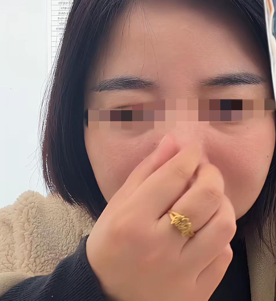 “别提了，都过去了。”堂嫂田静直播间一句轻飘飘的话，像根针，扎破了无数人最后