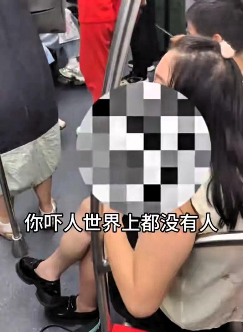 杭州地铁一女子又上大分，女子称男子碰了她在地上的包，男子解释是地铁刚启动不小心，