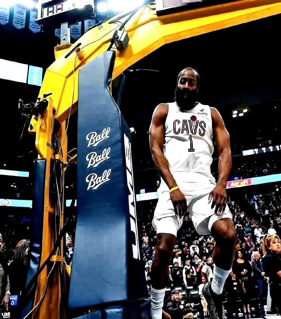 36岁的哈登，常规赛出场数悄悄超过了奥尼尔，这事儿比拿MVP还稀奇。他刚打