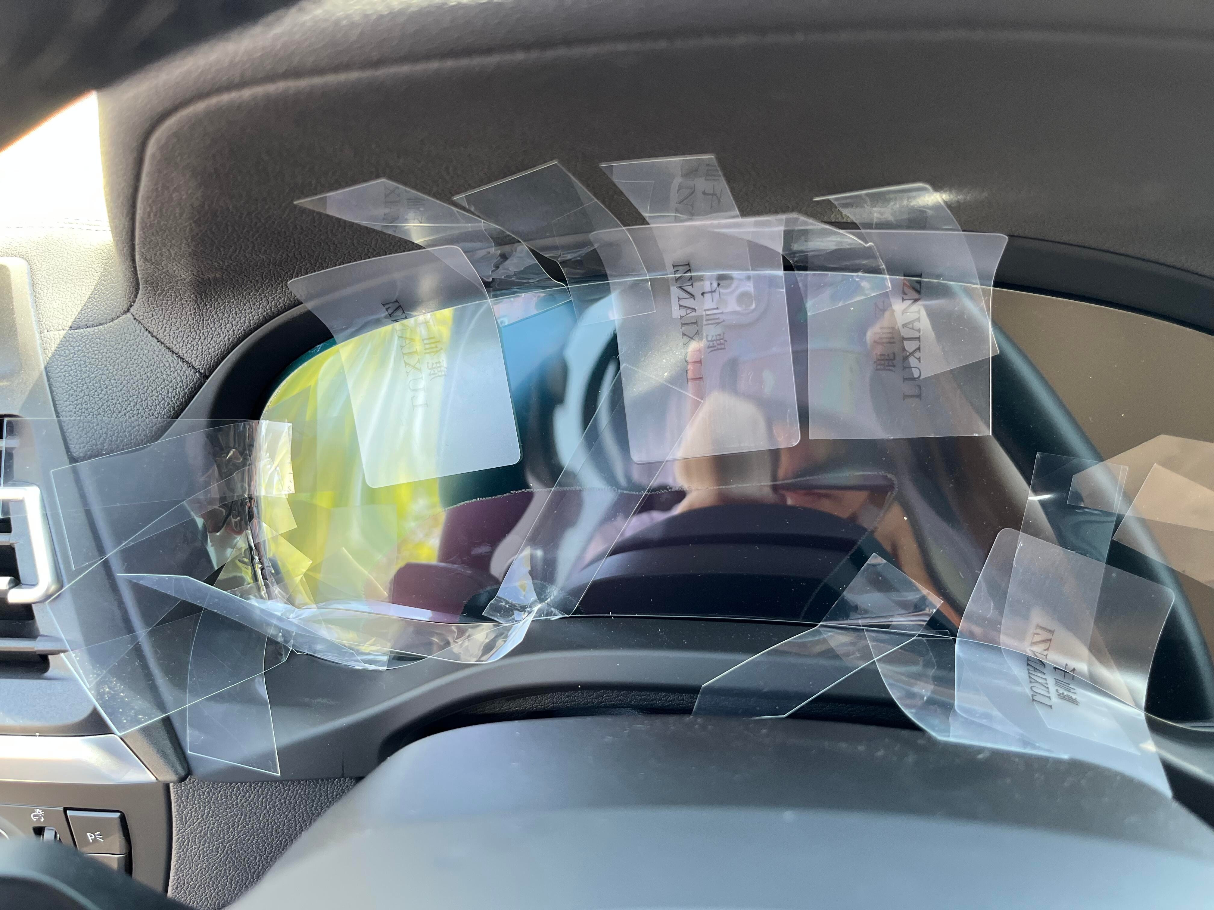 仪表盘千万不要乱贴膜！脑子进水给仪表盘贴了张膜，这揭下来可是费了老劲儿，这个地方