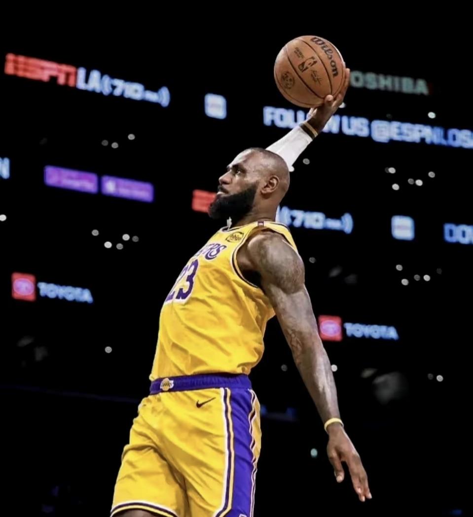 很多人问，现在NBA联盟的门面人物是谁？还是詹姆斯吗？科比没退役之前，联盟的门