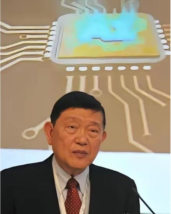 2000年，张汝京突然扔掉台积电巨额股票，扭头冲进陌生的内地市场，摆明和自己多年