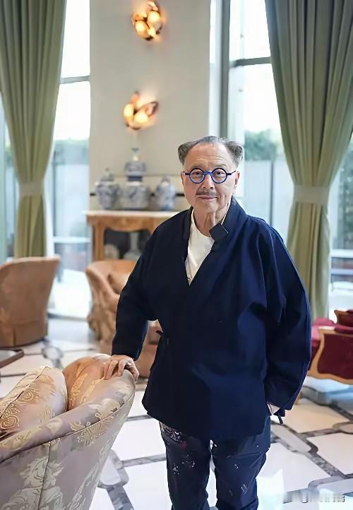 周英华和他的的第四任妻子，公开亮相。两个人结婚已经7年了，还没有经历7年之痒，幸