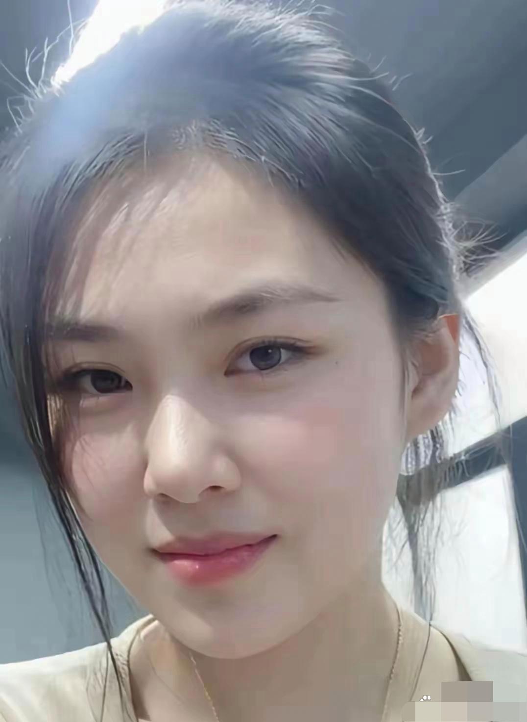 最讽刺的笑话：一个女同事在失恋后喝醉了，居然用手机发了一条群消息：“郑重声明：从