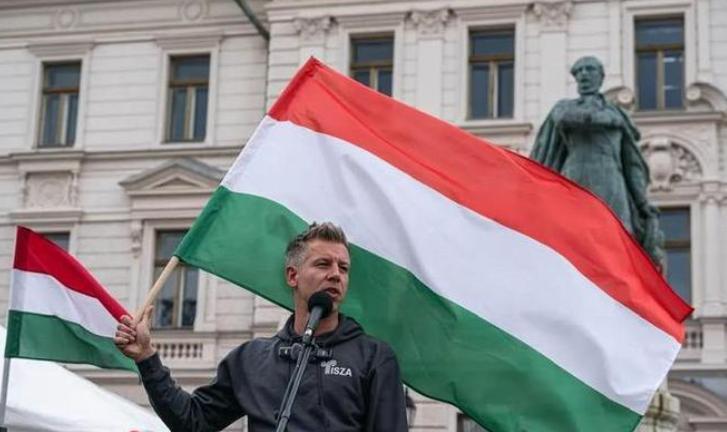 最近匈牙利的政治瓜比狗血剧还上头,稳坐总理宝座15年的欧尔班,怎么也没料到最可能