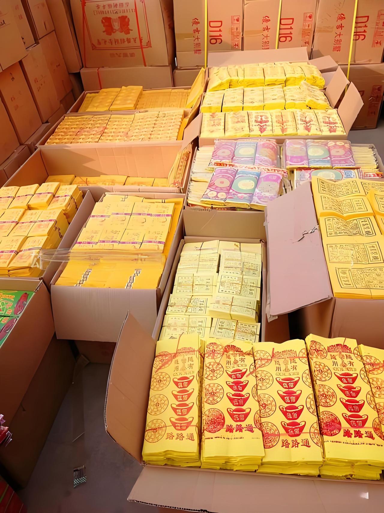 最近很多人私信我上坟烧纸的意义？小时候你不会懂，总觉得清明上坟只是一个形式