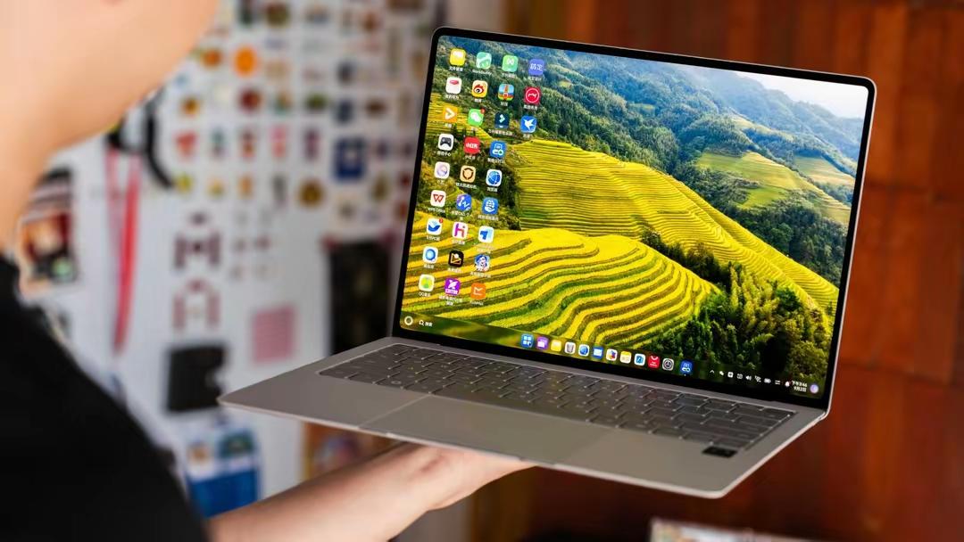 一直觉得高端商务本，只认ThinkPadX1Carbon，毕竟是商务轻薄本的