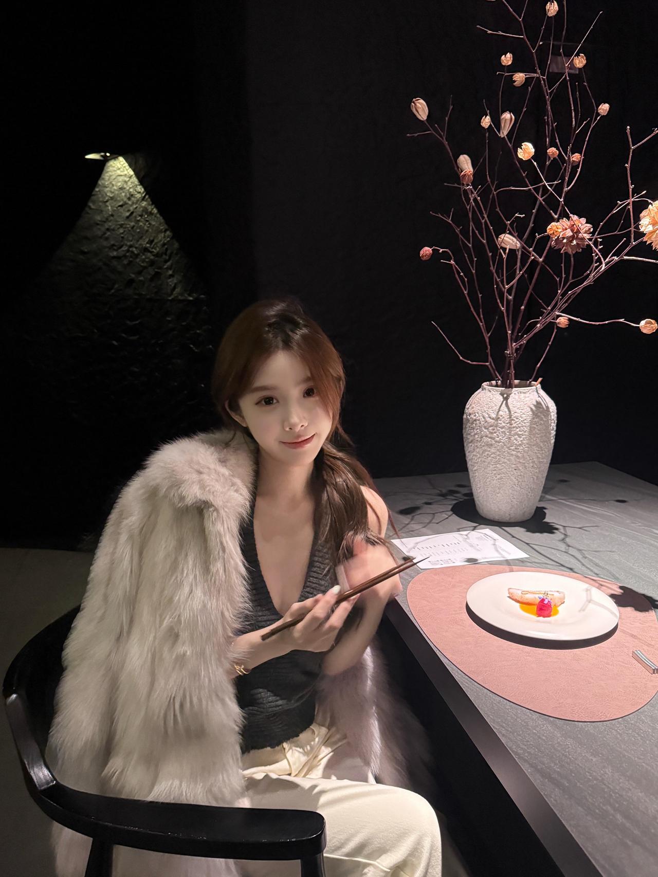 ᎔≖⃙⃚᷄⸝⸝🥢我的今日状态：😁轻松愉快我这里的天气：☀️晴天