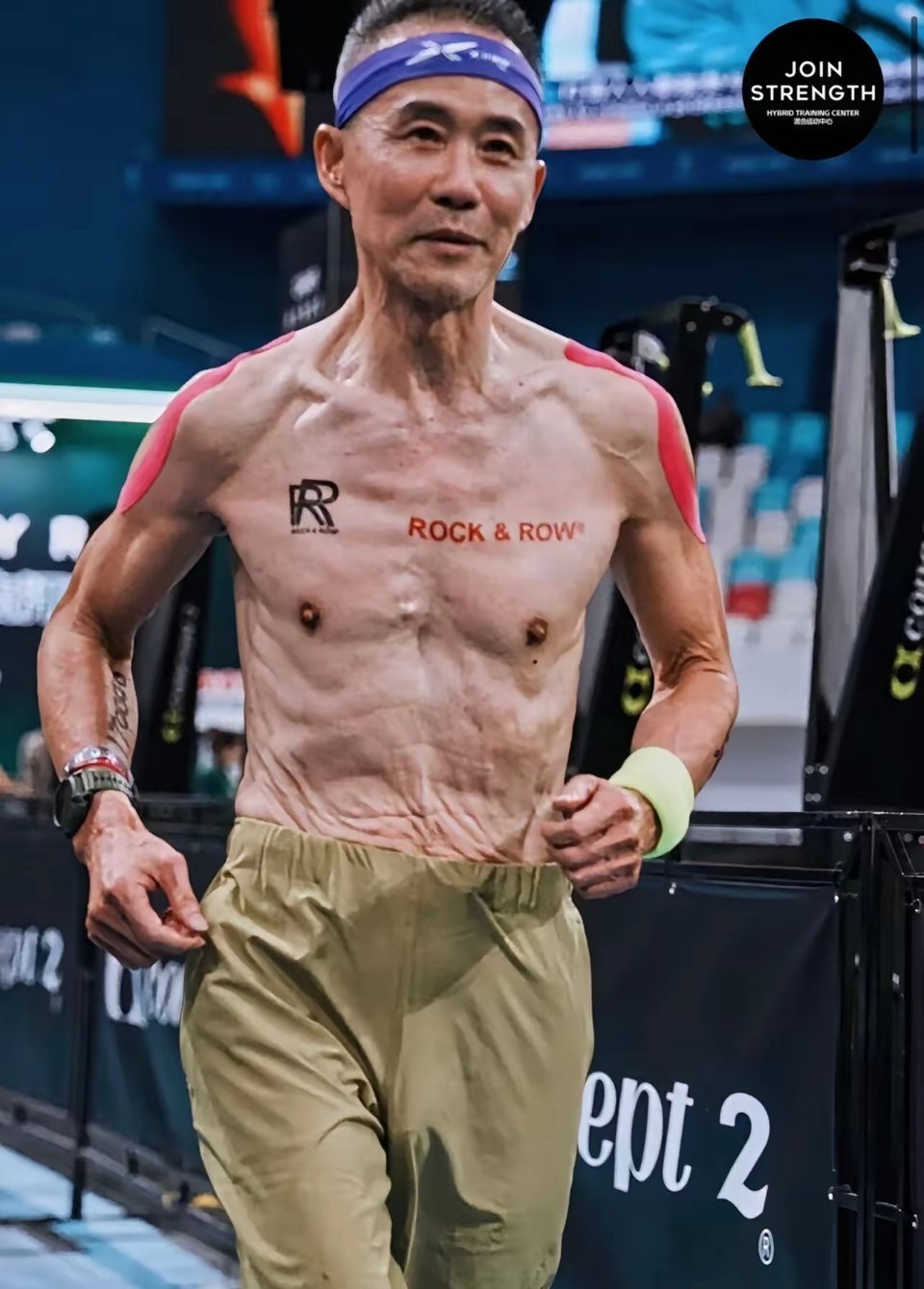 75岁王石硬核上场参赛，45岁田朴珺全程陪同！网友：老王还得多锻炼，张纪中那边又添新娃了！​