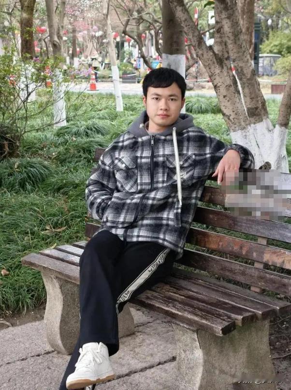 浙江一男子去年北大录取书都到手了，结果直接不去，全家100个反对，他偏退回去复读