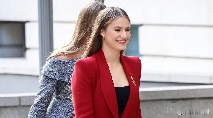 20岁的西班牙王储莱昂诺尔公主，正处于高强度军事训练阶段，除非必要王室活动极少公