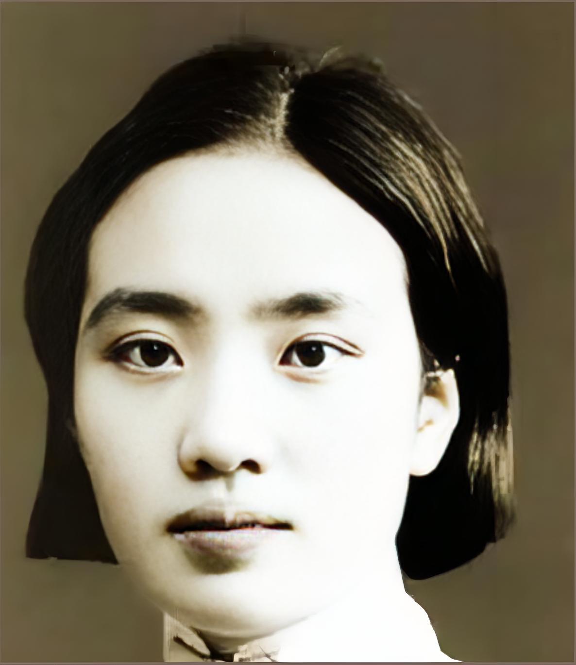 1946年陈守中娶了左权将军的遗孀刘志兰，新婚夜没给戒指，只递上亡夫的望远镜，用