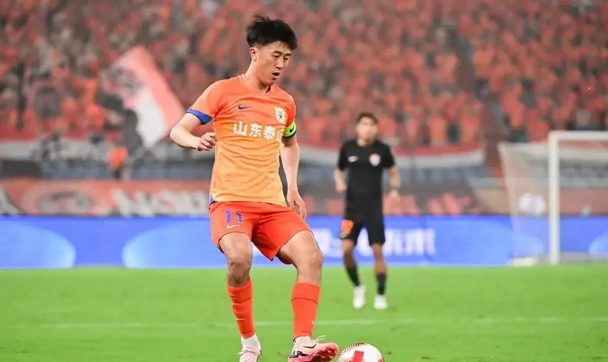 泰山队足协杯遭遇最强劲敌——成都蓉城本周末，山东泰山队即将迎接成都蓉城队的挑战