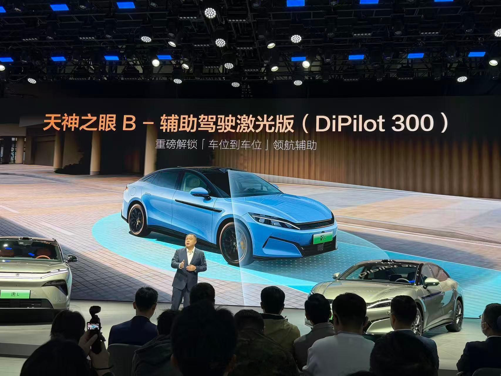 比亚迪汉唐L要迎来大版本OTA了，全新的UI，支持三七桌面分屏，另外还将支持车位