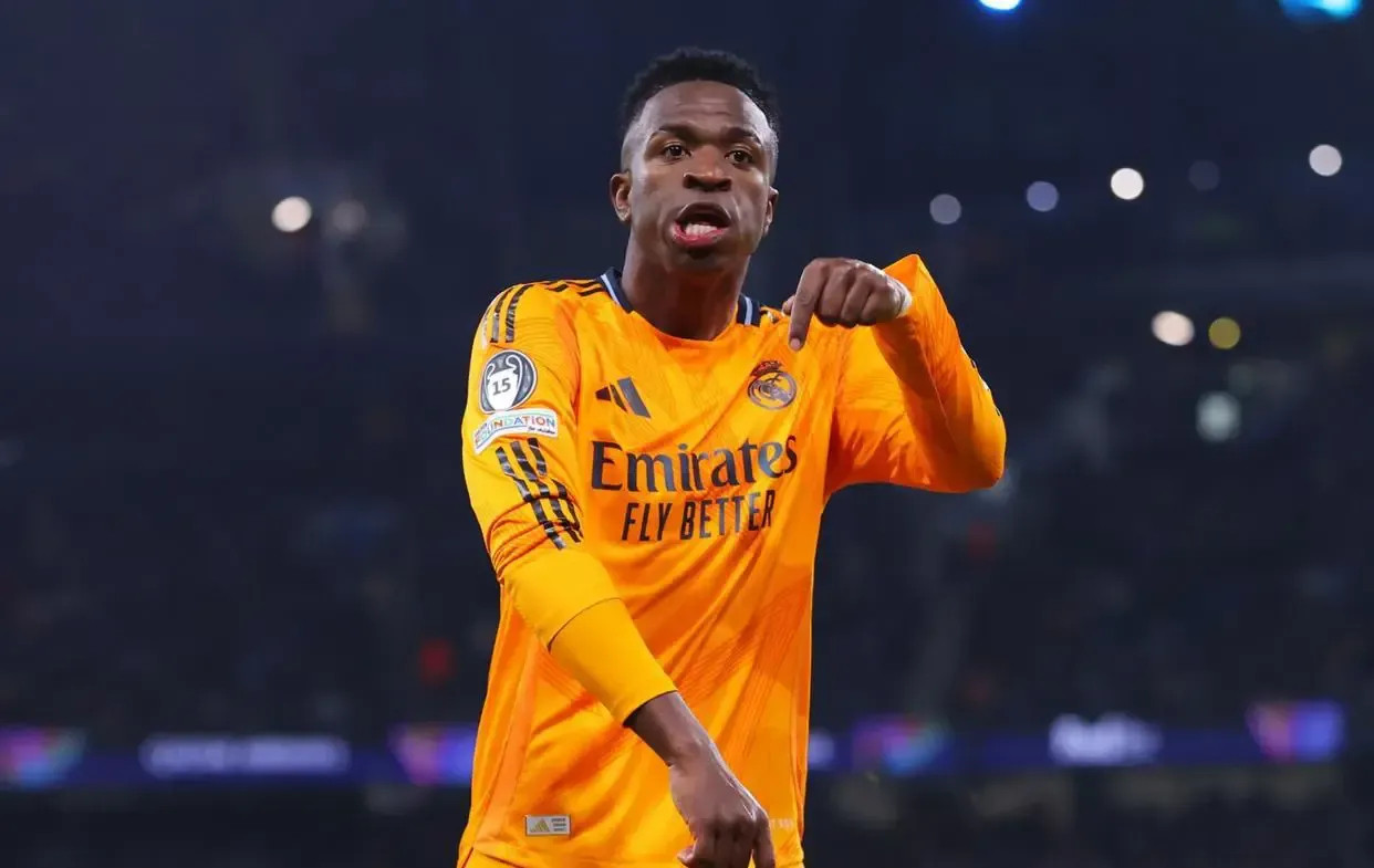 西甲皇马为维修斯续约头疼不已！2000万欧年薪报价被晾数月，球员团队索要3000