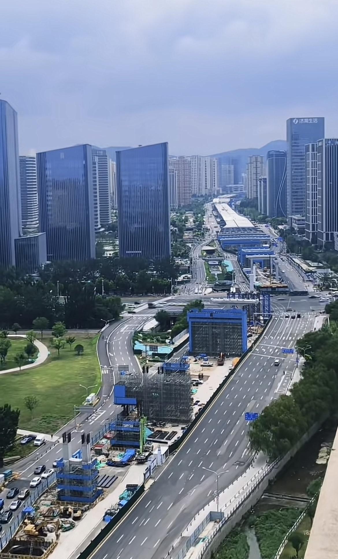 凤凰路经十路路口施工建设实拍这个路口是凤凰路高架建设关注度最高的路口关注他的