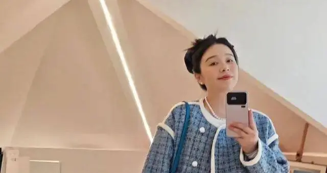 37岁阚清子产后速回！素颜宣传新剧小腹平坦引热议