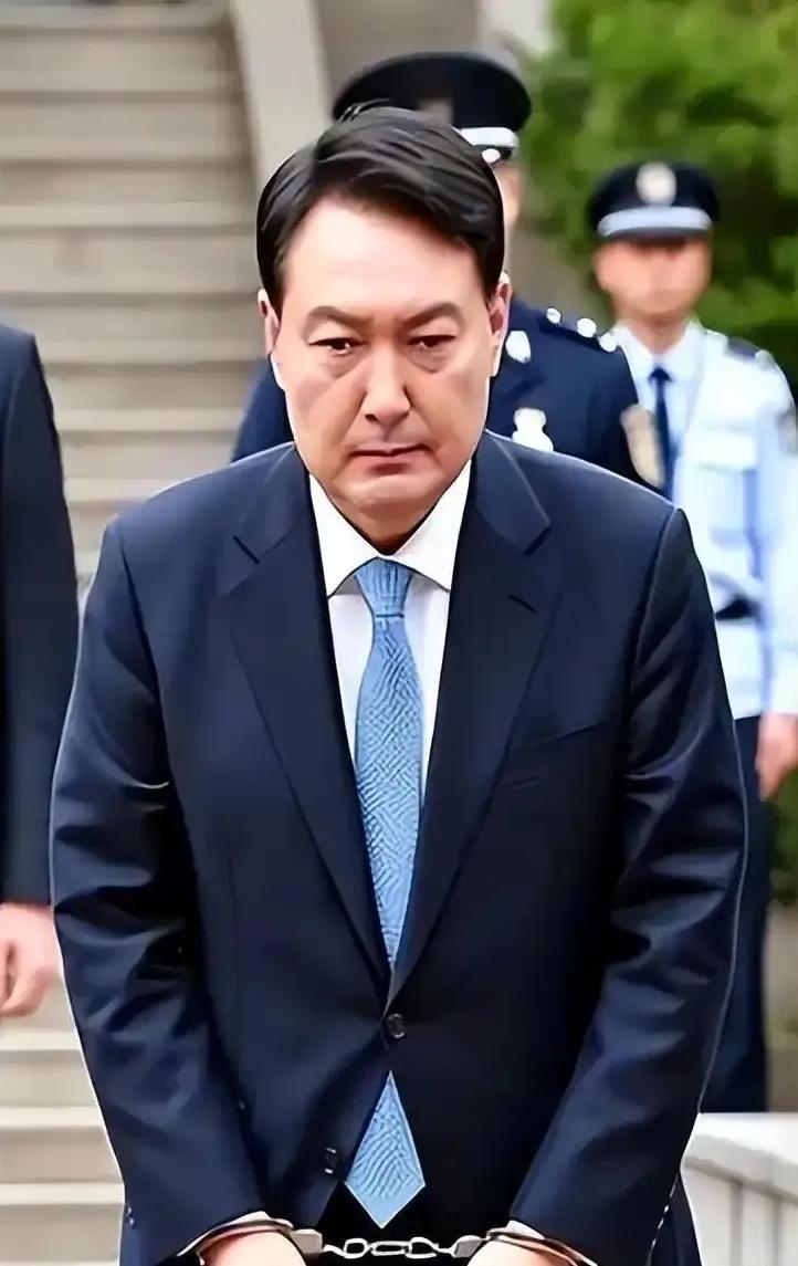 明天2月19日！尹锡悦全国直播审判，全中国人民请关注！曾经疯狂得罪中国的韩国