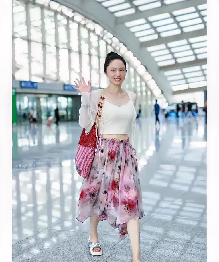 董璇，就是脚上的鞋子太减分了