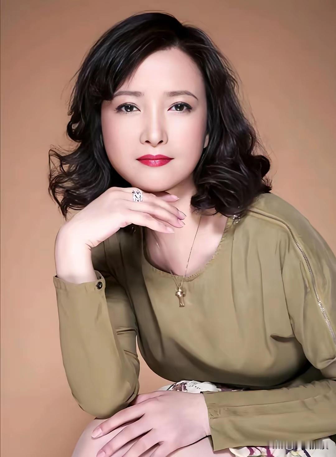 唐国强打了整个娱乐圈的脸。唐国强这事，真是狠狠打了整个娱乐圈的脸，太让人佩服