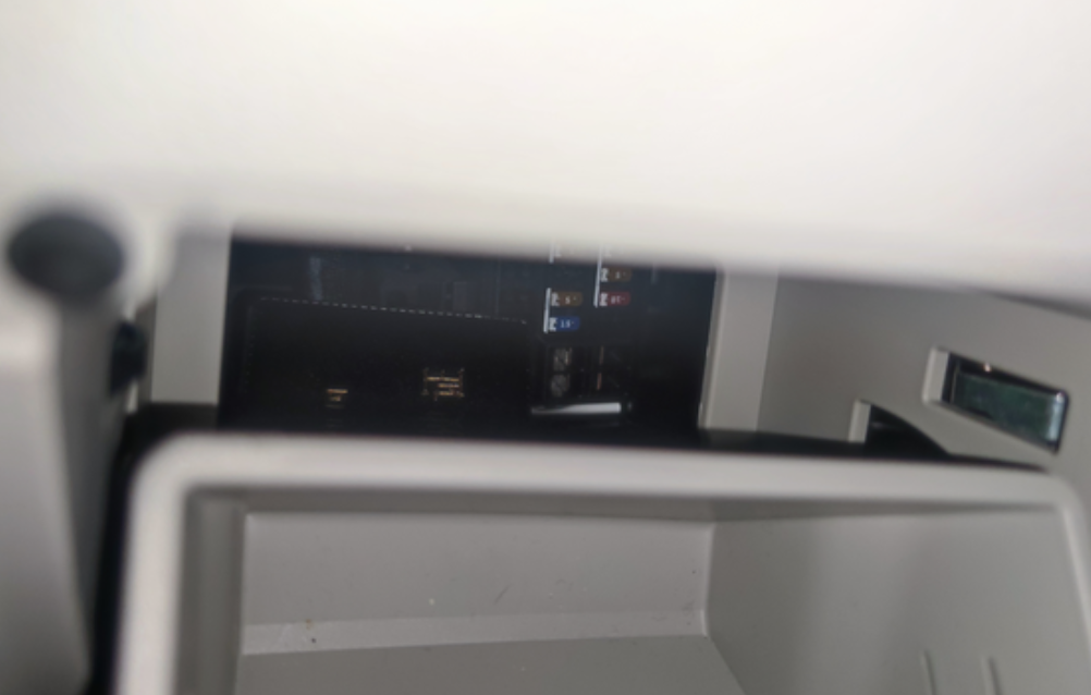 秦PLUSDM-i担心的事发生了秦PLUSDM-i驾驶位左边的小盒子