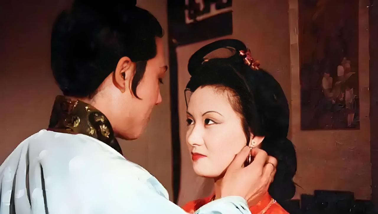 王熙凤和贾琏这对夫妻，表面上一个是雷厉风行的管家奶奶，一个是风流倜傥的贵公子，实