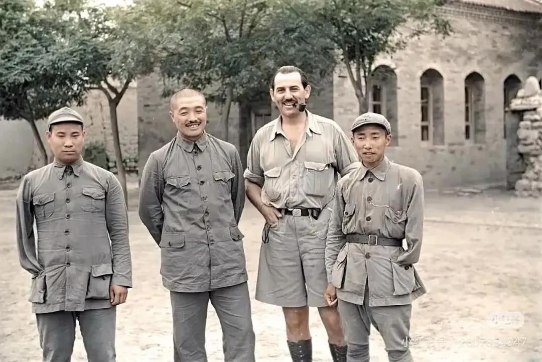 从左到右：贺炳炎、贺龙、福尔曼、彭绍辉。其中贺炳炎，一生11次负伤，身上留下16