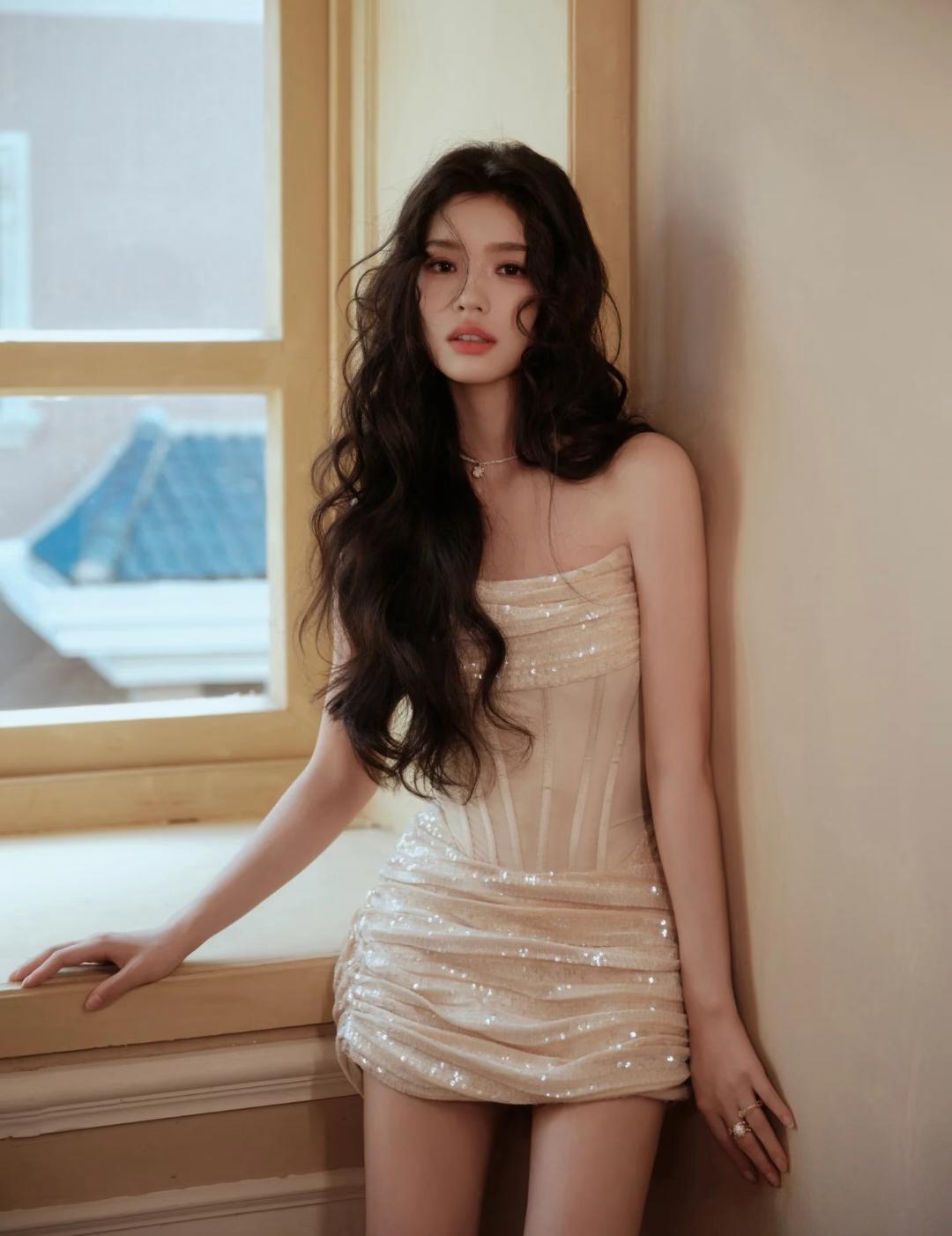 都这个年龄的人了，还有那种对社会未知的少女感，真的是很难得！只是不知道为啥近些