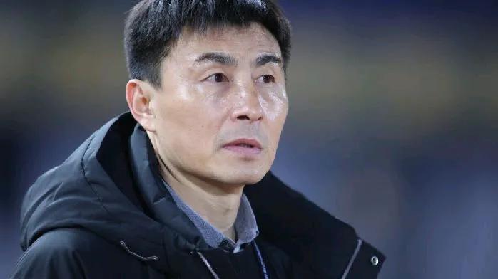 前国脚李玮锋透露了国内球员在比赛中创造力差的原因。李玮锋在直播时谈到，在他退役