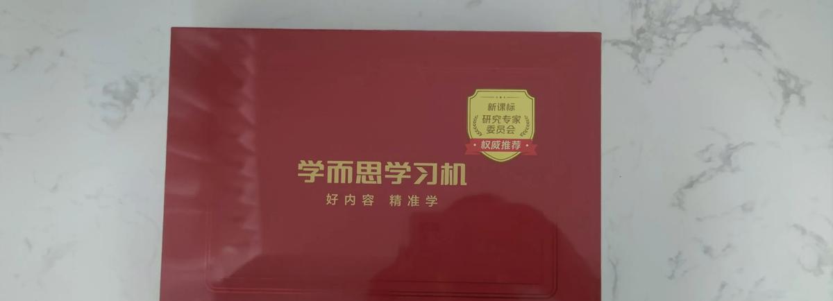 一个男人回家，脱下西装，往沙发上一坐。结果，屁股还没坐热，书房里就传来一声尖叫