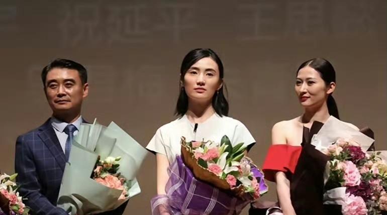 李亚鹏的两个女儿，正在上演基因与教养最残酷的对比实验。一个，母亲是王菲。李嫣